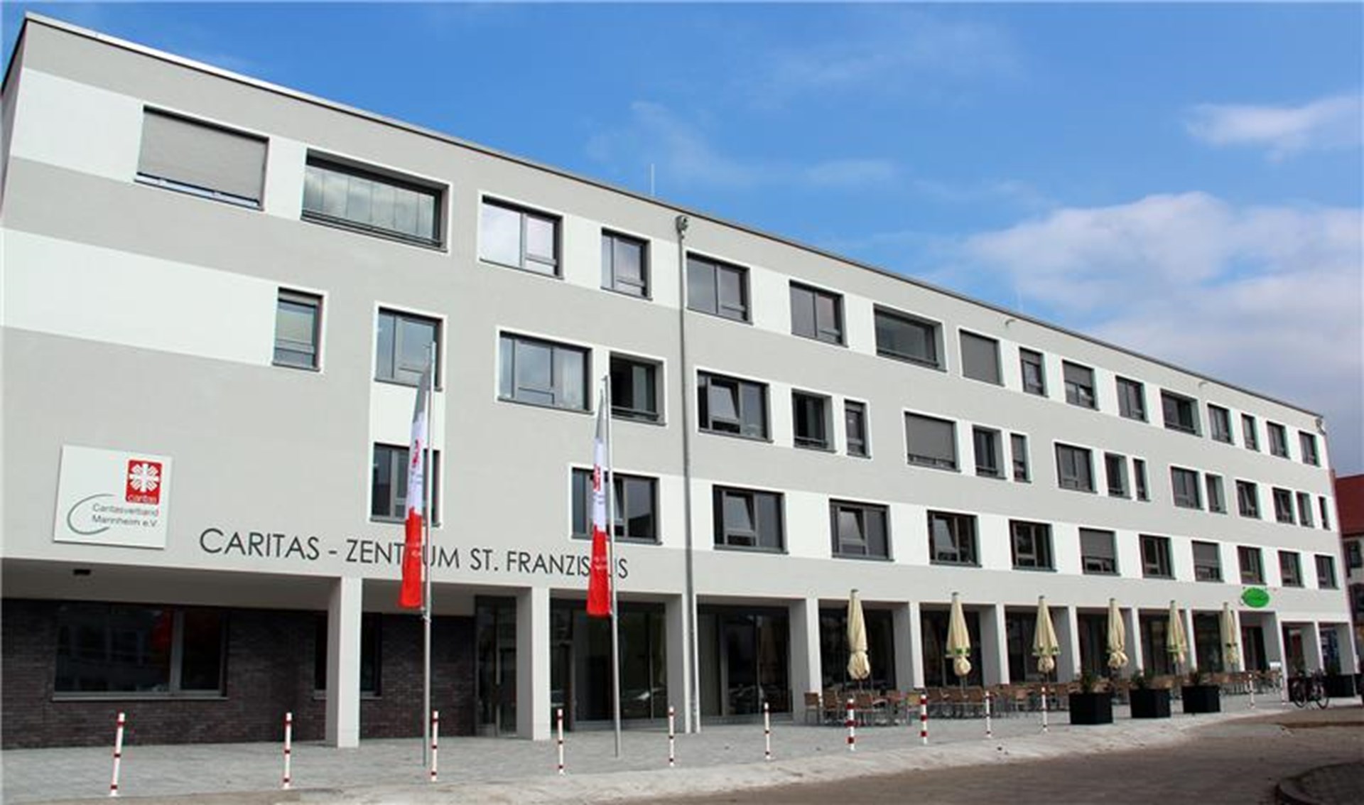 Außenansicht des Gebäudes zum Taunusplatz hin