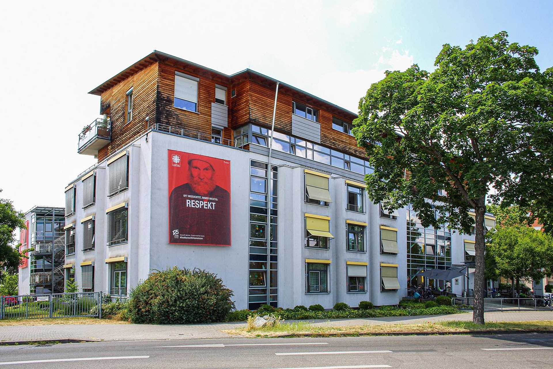 Blick auf das Horst Schroff SeniorenPflegeZentrum von außen